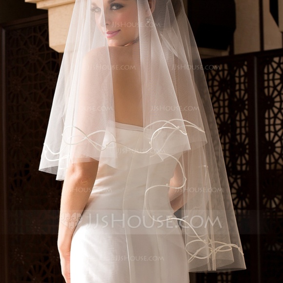 New! One-tier Fingertip Bridal Veil Pearl Cut Edge - Picture 2 of 6